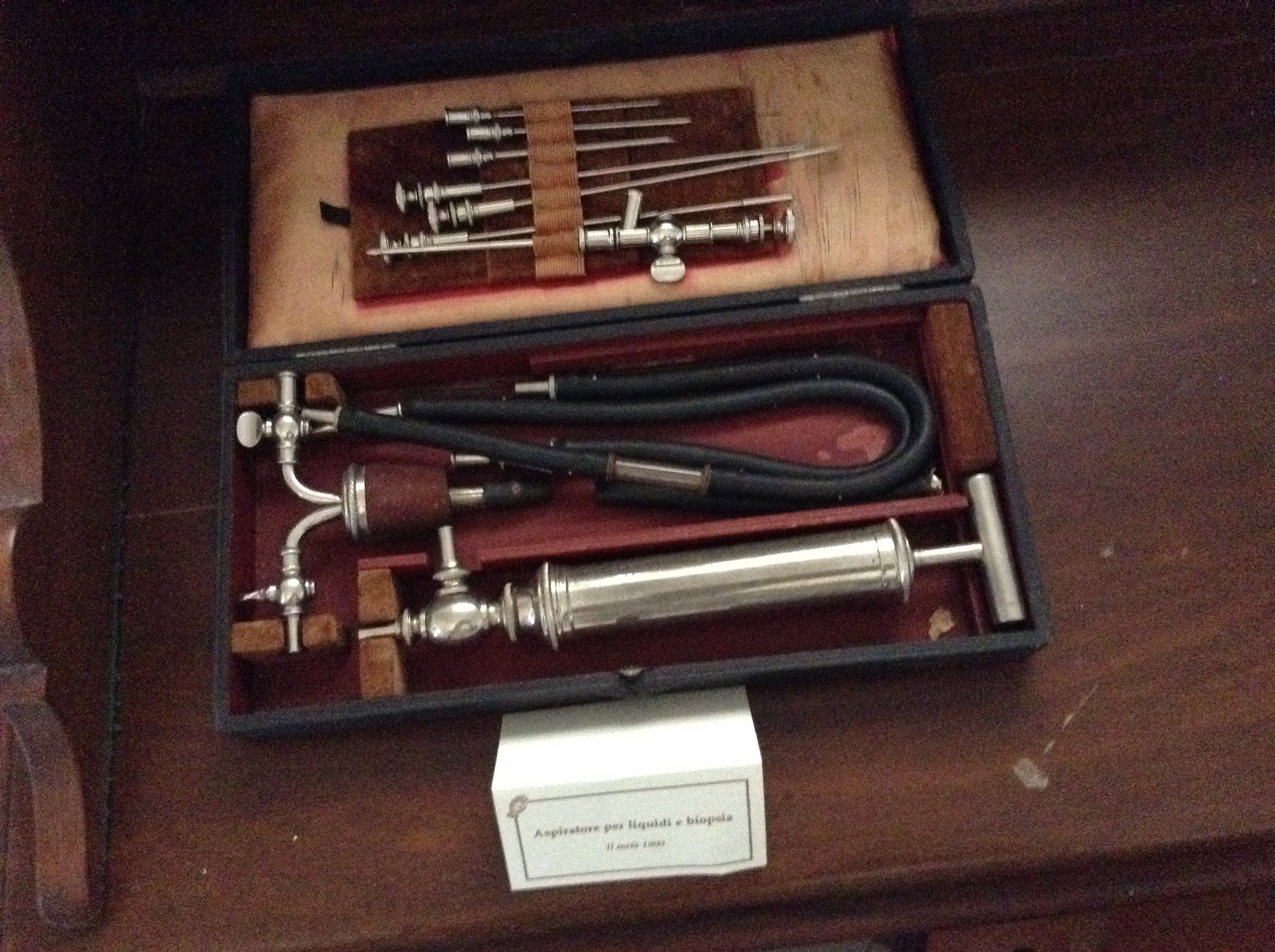 Aspiratore per essudati e biopsie, A. seconda metà 1800