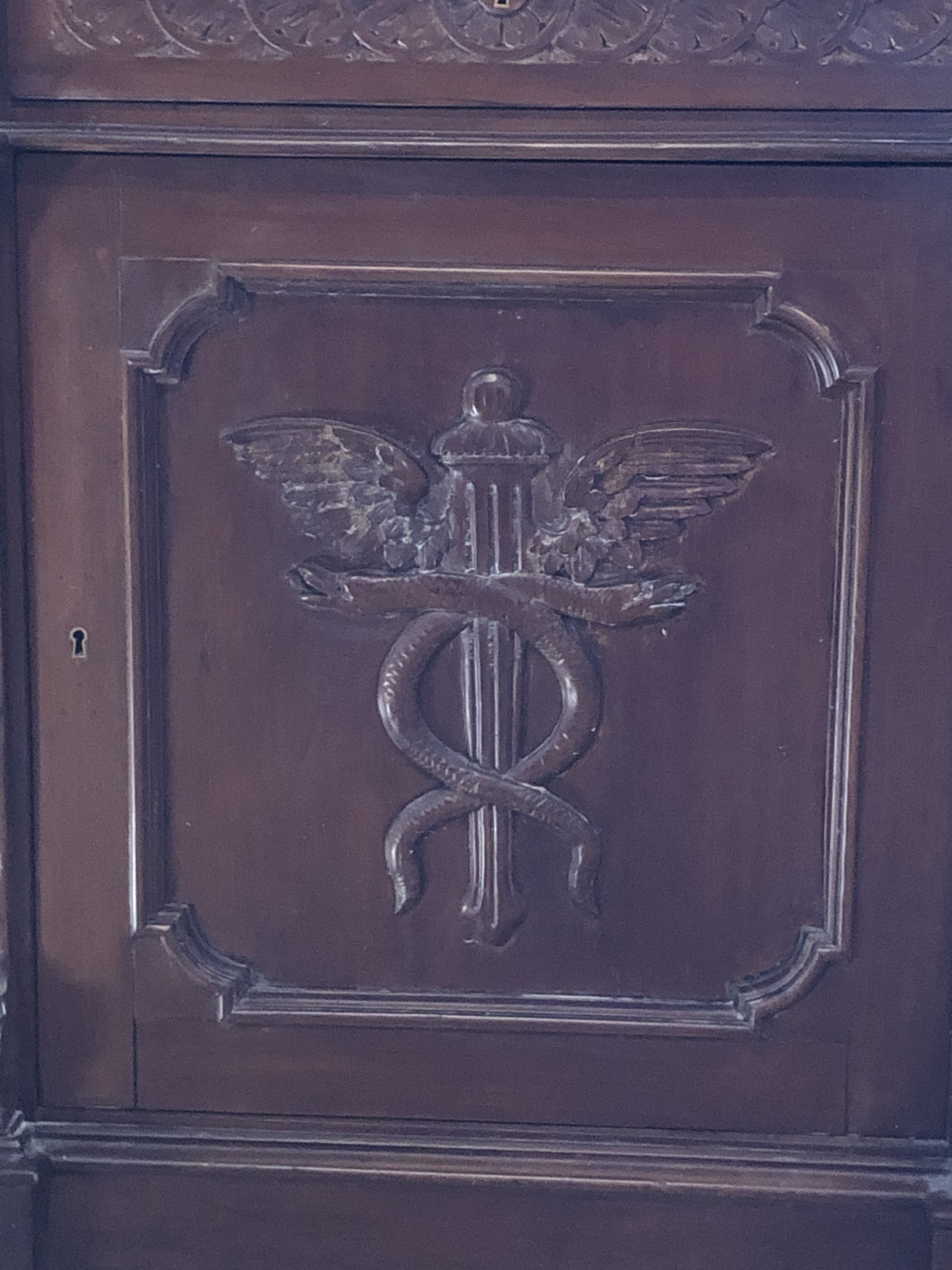 Anta Vetrina Farmacia Imbesi, con caduceo. A. 1880-90