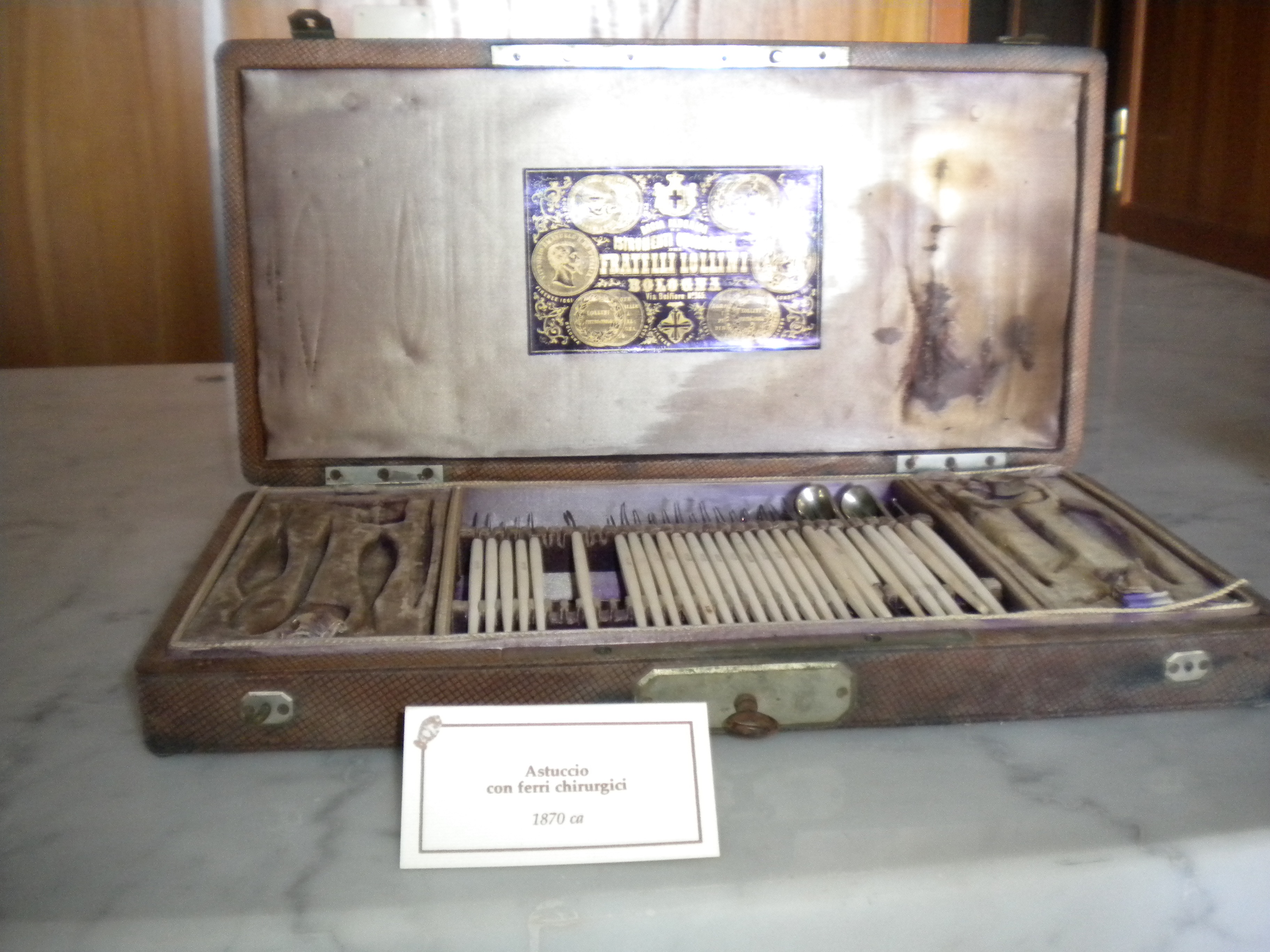 Astuccio con ferri chirurgici, A. 1870 ca