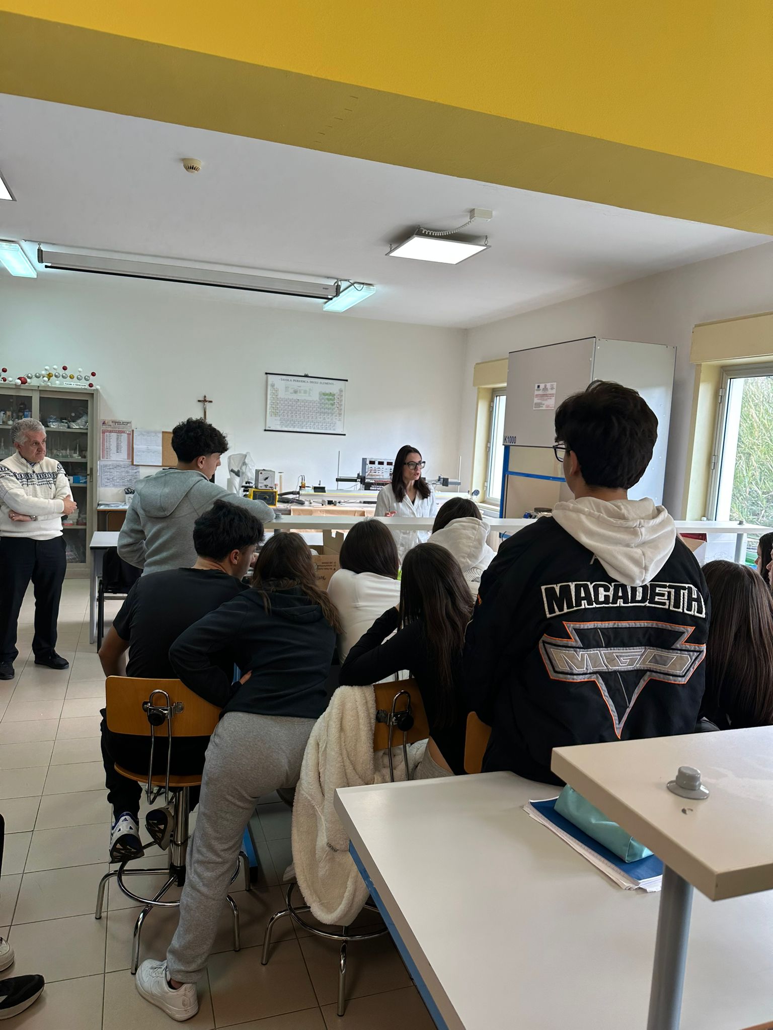 G. Galilei di Spadafora giorno 5 Febbraio.  Seminario: Frontiere della Chimica Moderna, sfide ed opportunità per il futuro  Laboratorio: Lab-to-Life: Il percorso della Chimica dal laboratorio al mondo reale.