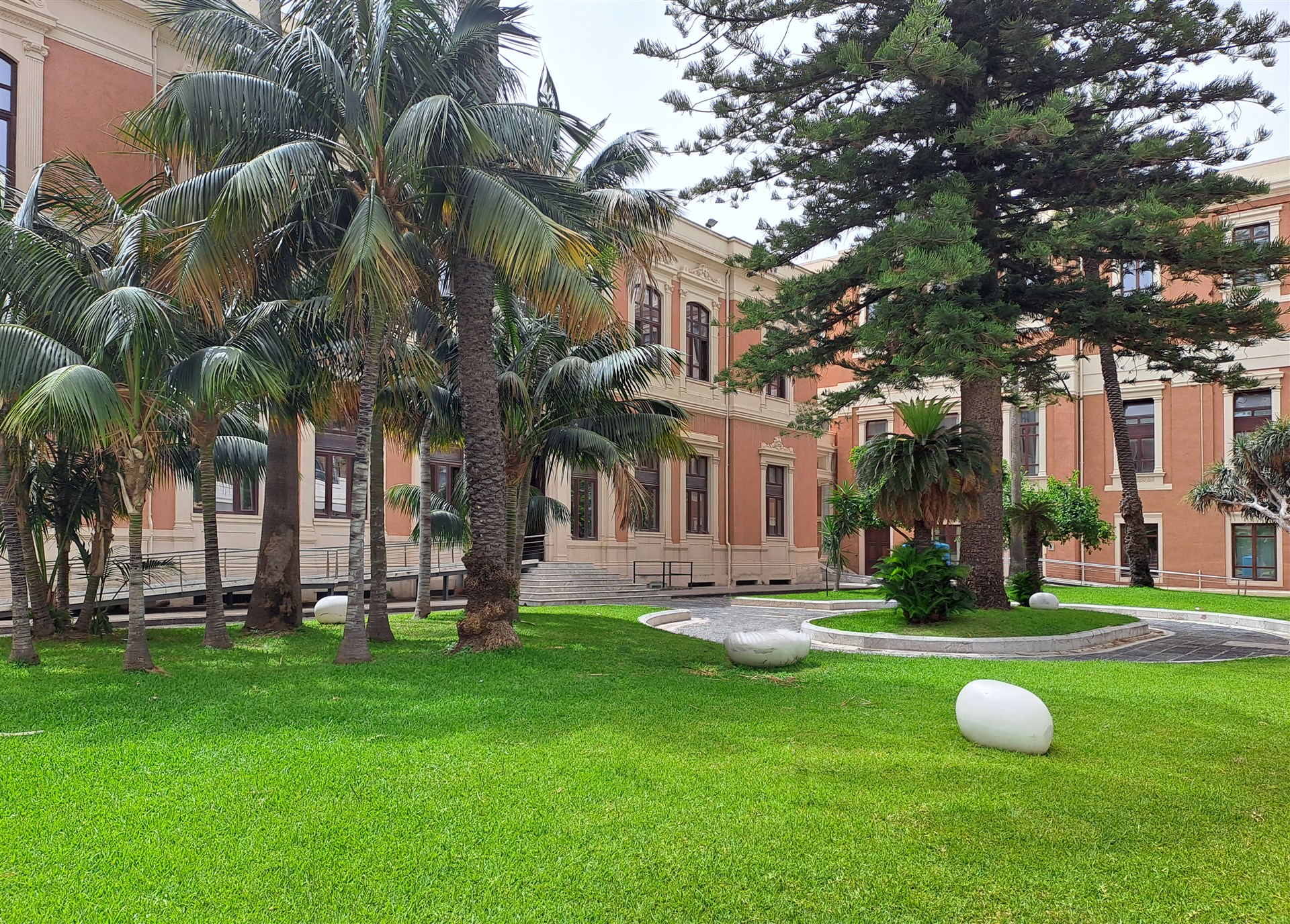 Il Cortile "Lorena Quaranta e Sara Campanella"