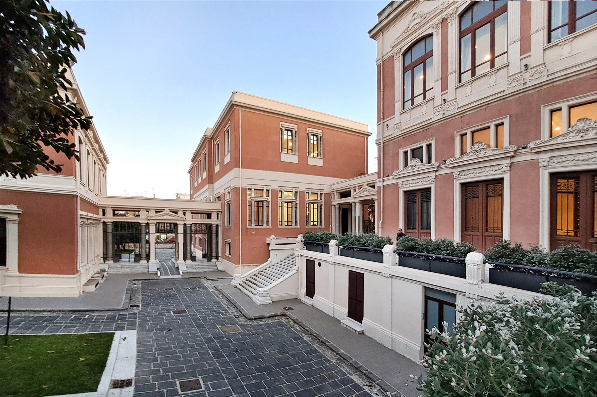 Il Cortile "Lorena Quaranta e Sara Campanella"