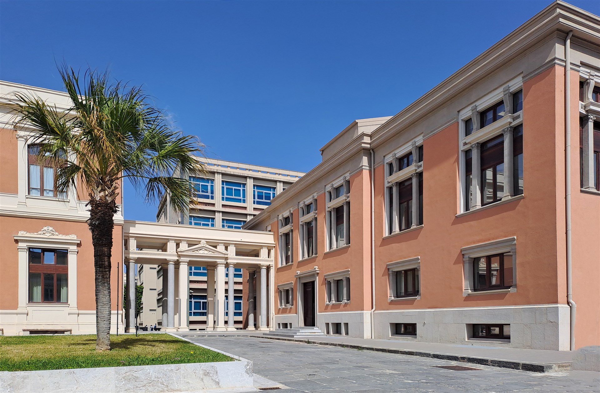 Il Cortile "Lorena Quaranta e Sara Campanella"