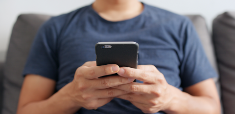 Ragazzo con smartphone