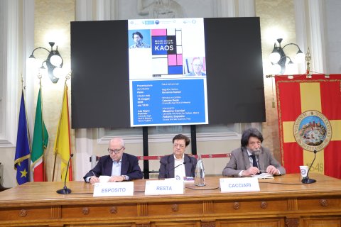 Presentato il volume "Kaos", saggio a quattro mani di Cacciari ed Esposito per riflettere sul futuro dell'Europa e del mondo globalizzato